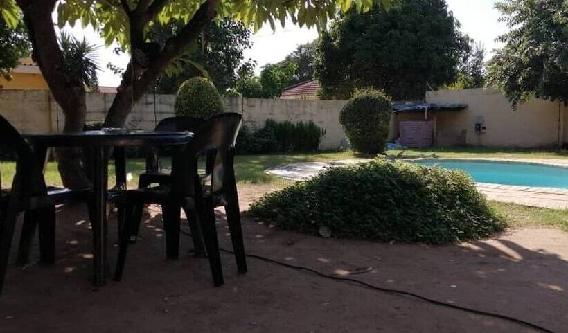 پانسیون Emperor S Inn