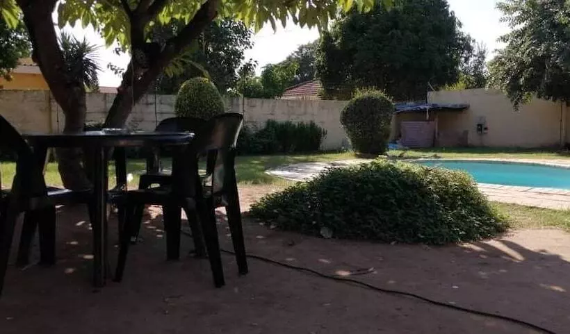 پانسیون Emperor S Inn