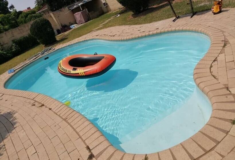 پانسیون Emperor S Inn