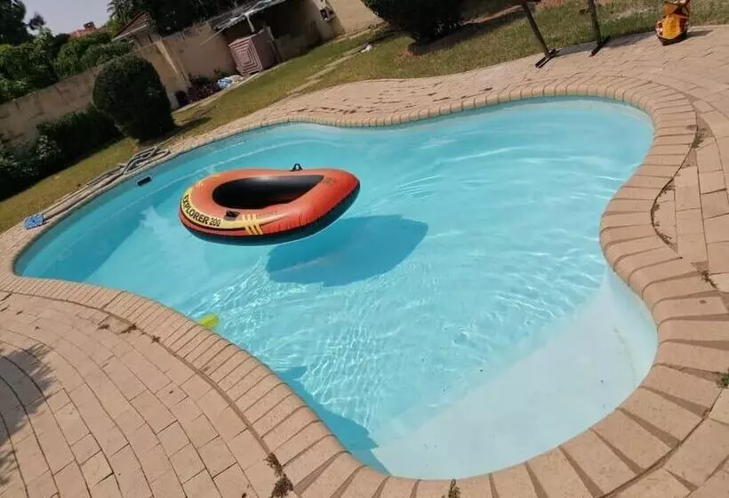 پانسیون Emperor S Inn