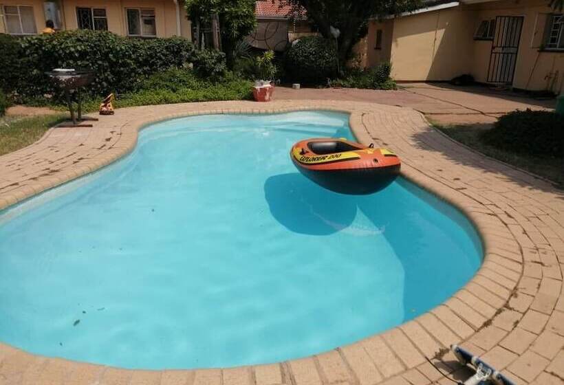 پانسیون Emperor S Inn