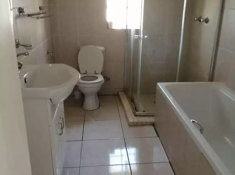 پانسیون Emperor S Inn