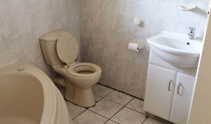 پانسیون Emperor S Inn