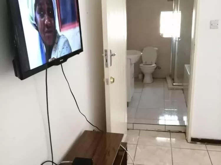 پانسیون Emperor S Inn