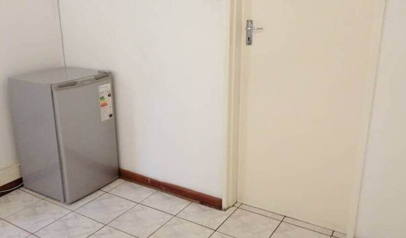 پانسیون Emperor S Inn