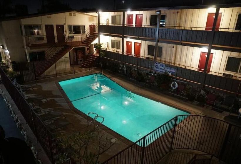 בית מלון כפרי Seahorse Inn