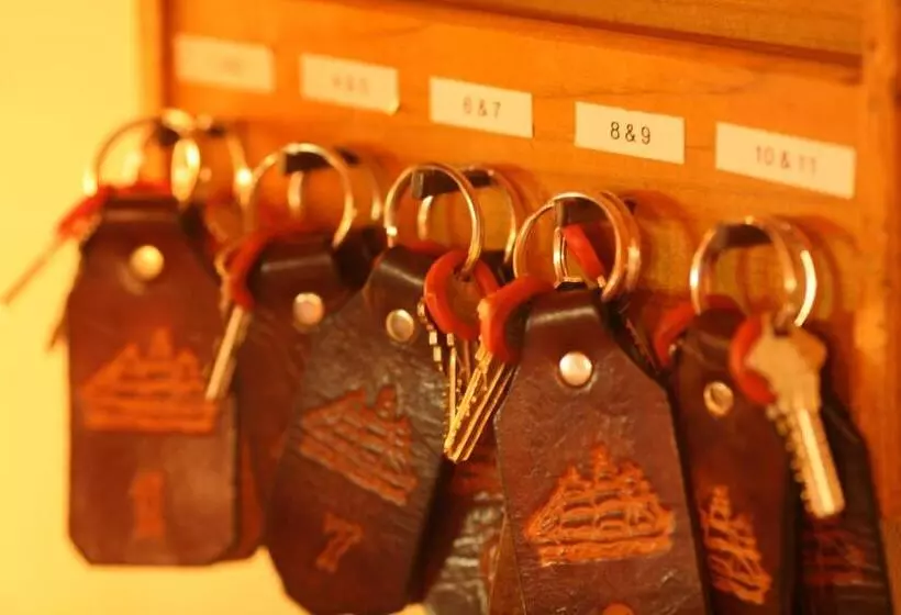 فندق Seven Sea Street Inn