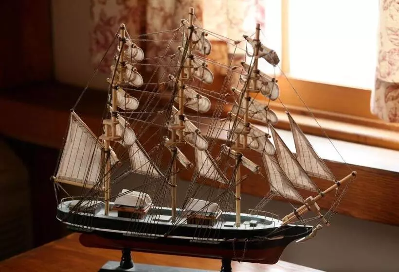 فندق Seven Sea Street Inn