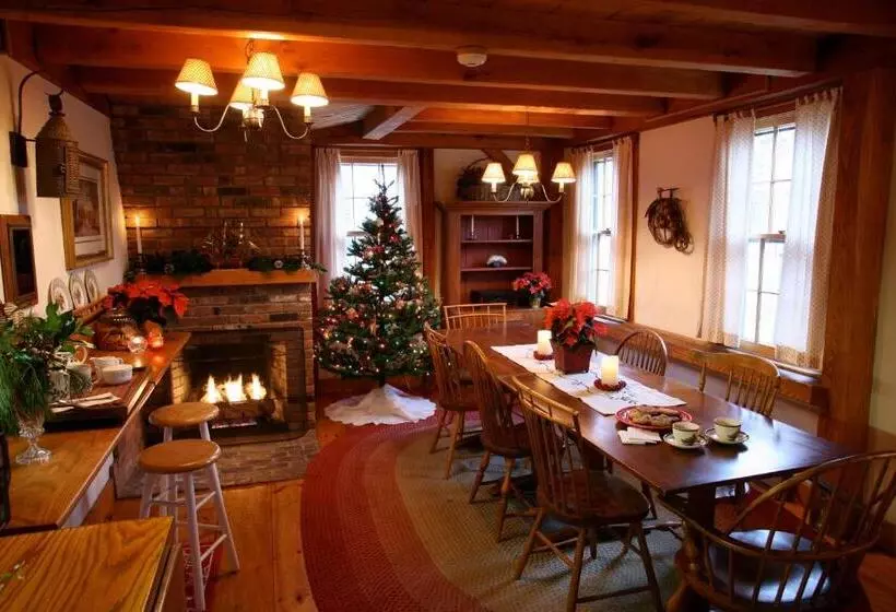 فندق Seven Sea Street Inn