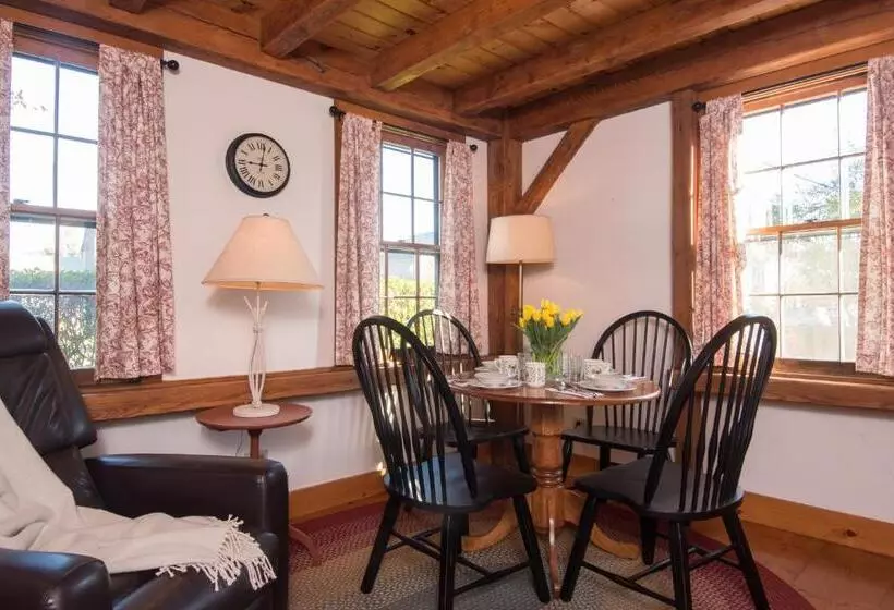 فندق Seven Sea Street Inn