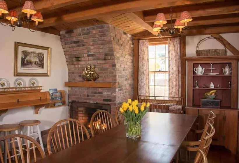 فندق Seven Sea Street Inn