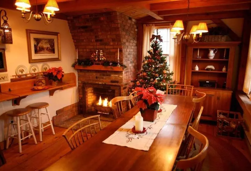 فندق Seven Sea Street Inn