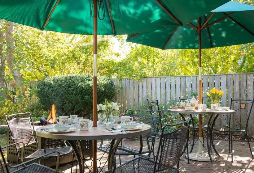 فندق Seven Sea Street Inn