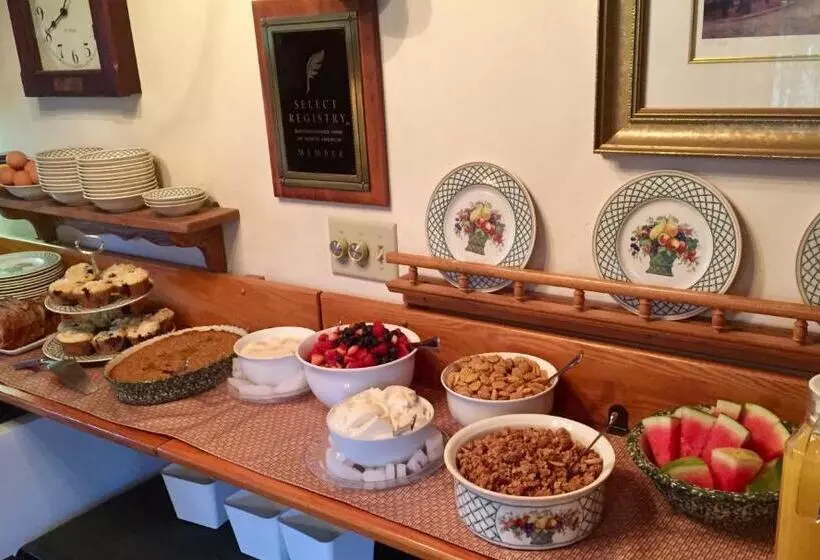 فندق Seven Sea Street Inn