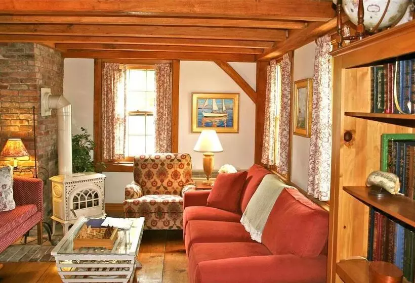 فندق Seven Sea Street Inn