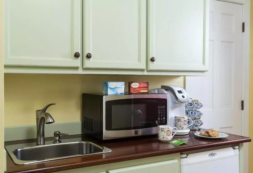 فندق Seven Sea Street Inn