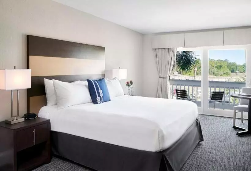 ホテル Shem Creek Inn