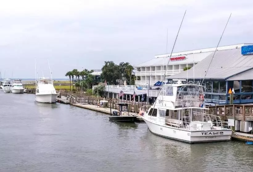 ホテル Shem Creek Inn