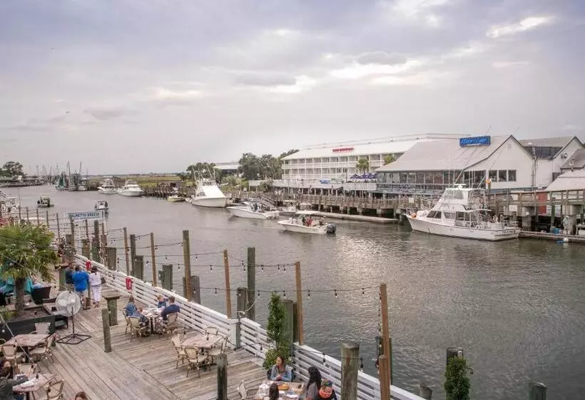 ホテル Shem Creek Inn