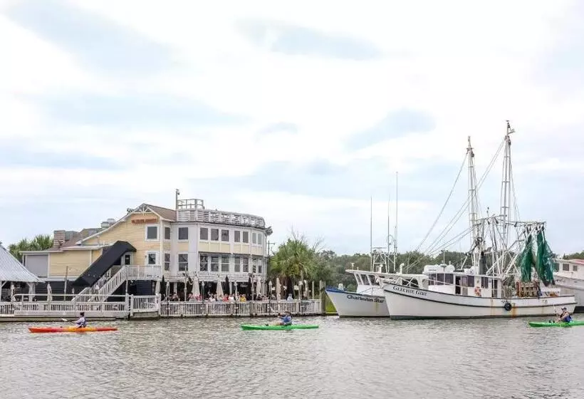 ホテル Shem Creek Inn