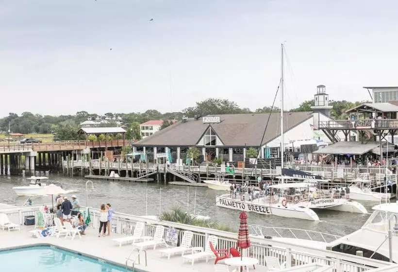 ホテル Shem Creek Inn