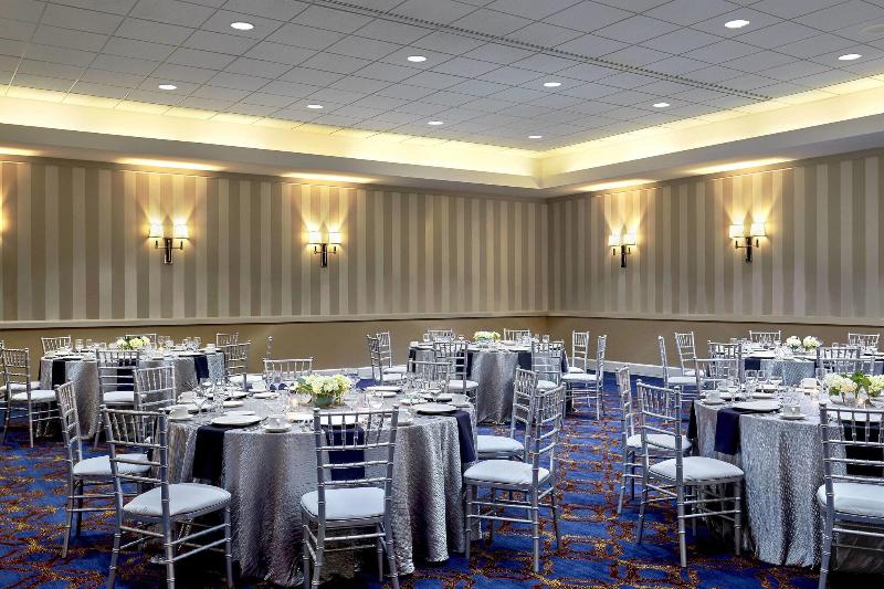 ホテル Sheraton Milwaukee Brookfield