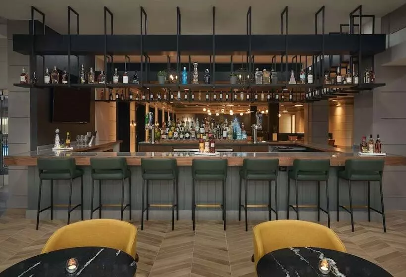 Отель The Chifley Houston, Tapestry Collection By Hilton