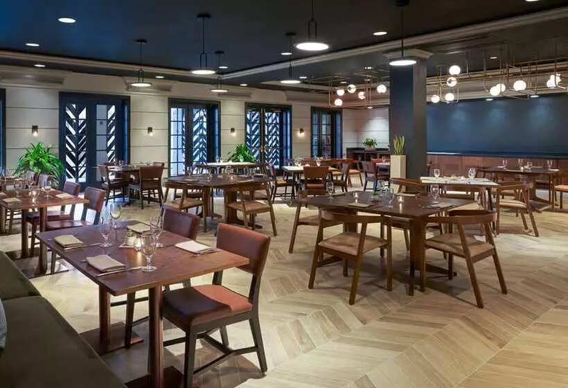 Отель The Chifley Houston, Tapestry Collection By Hilton