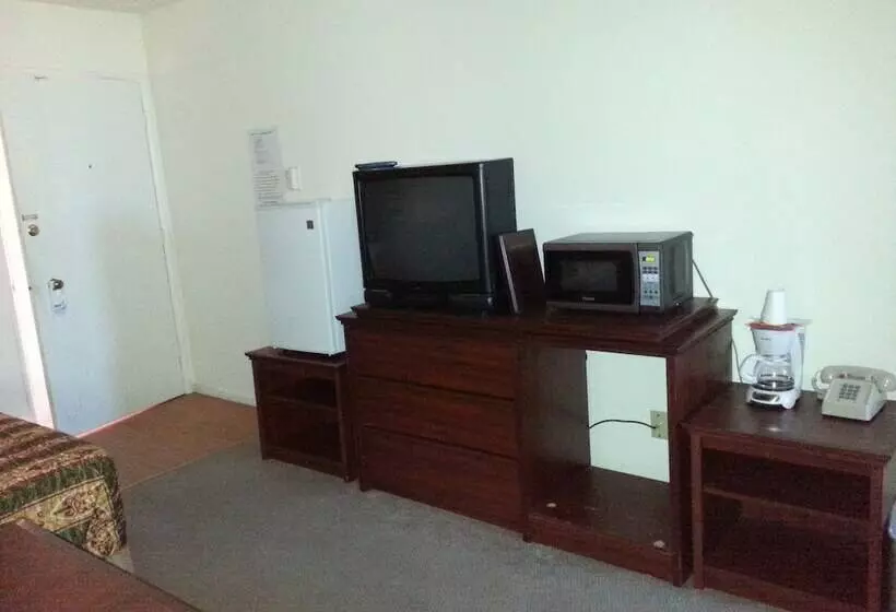 فندق على الطريق Shelton Inn