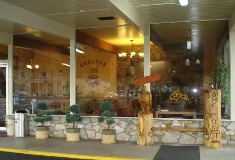 فندق على الطريق Shelton Inn