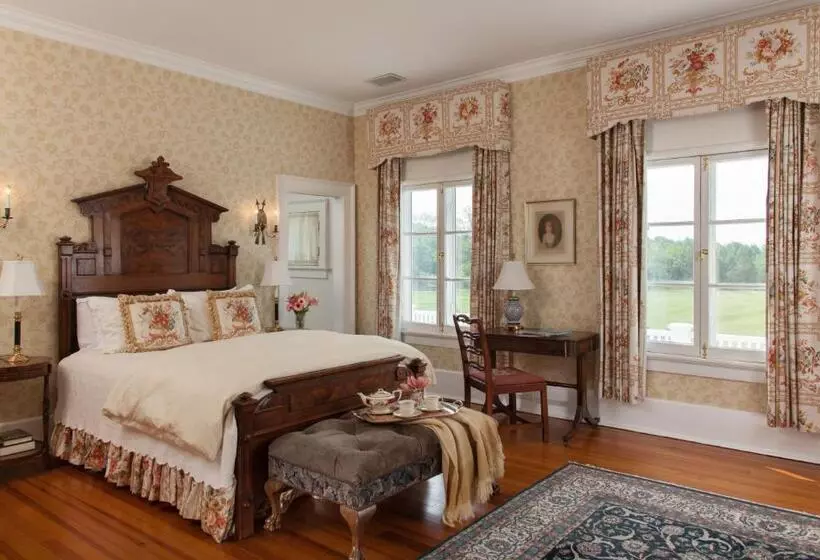 Aamiaismajoitus (B&B) Inn At Warner Hall