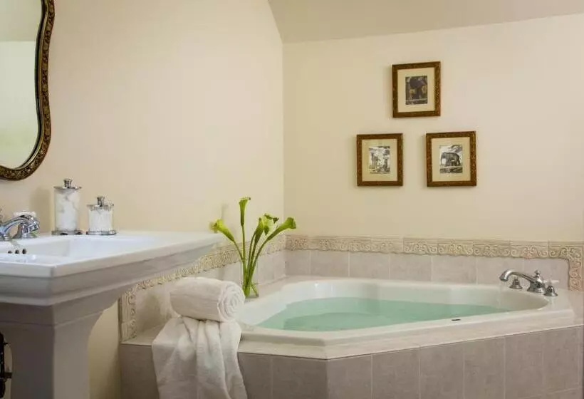 Aamiaismajoitus (B&B) Inn At Warner Hall