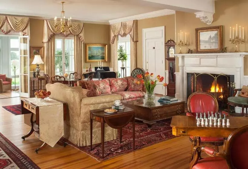 Aamiaismajoitus (B&B) Inn At Warner Hall