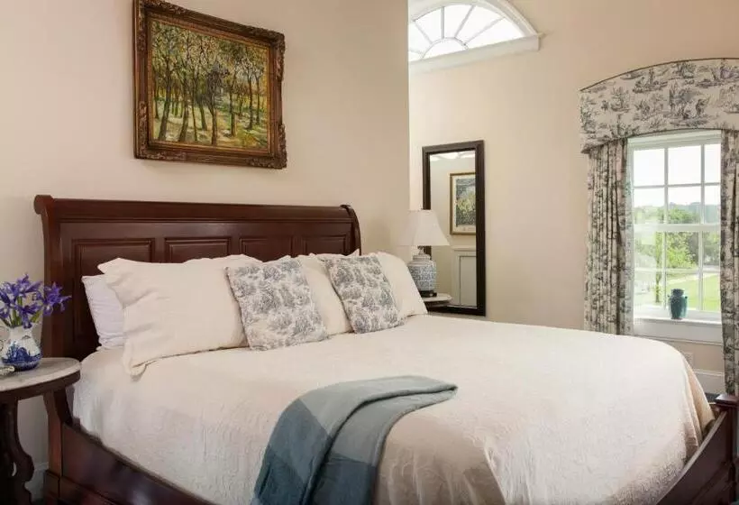 Aamiaismajoitus (B&B) Inn At Warner Hall