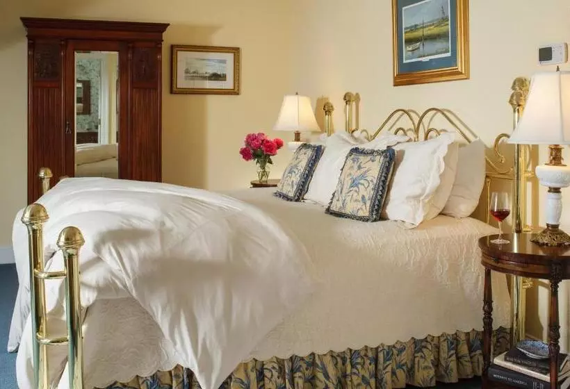 Aamiaismajoitus (B&B) Inn At Warner Hall