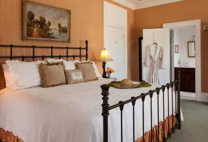 Aamiaismajoitus (B&B) Inn At Warner Hall