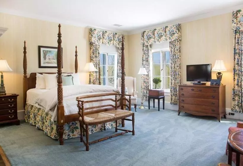 Aamiaismajoitus (B&B) Inn At Warner Hall