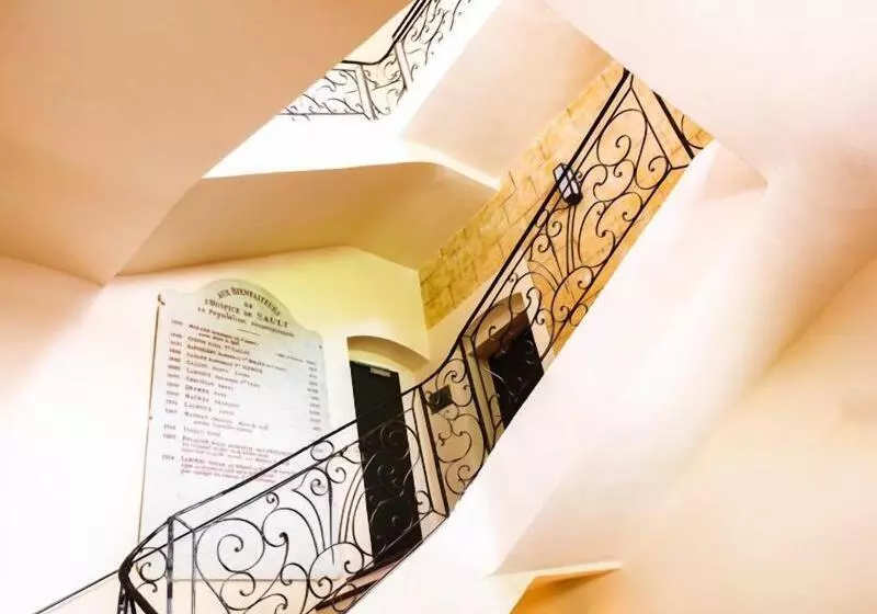 Hotelli Le Nesk Ventoux