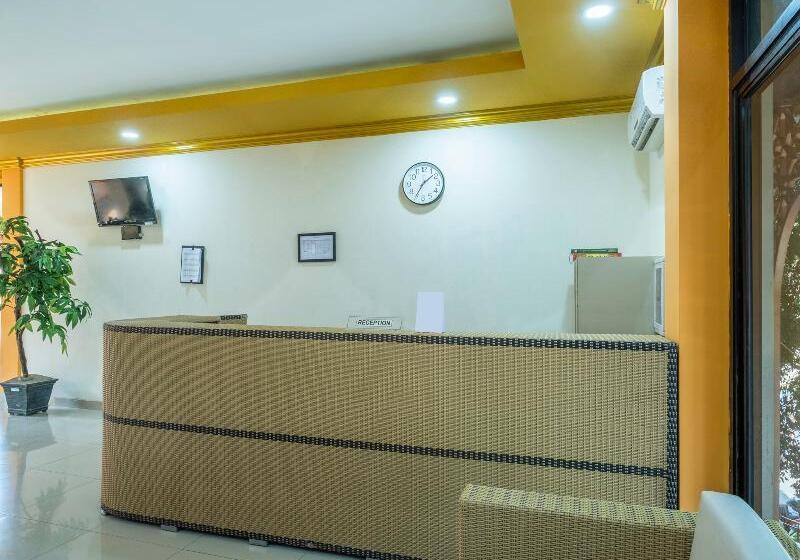 בית מלון כפרי Oyo 2100 At Taqwa Guest House Syariah