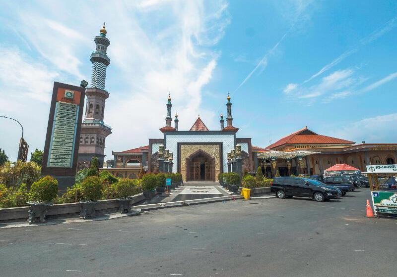 בית מלון כפרי Oyo 2100 At Taqwa Guest House Syariah