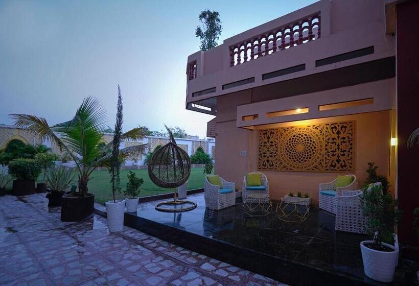 فندق Spot On Nanki Palace