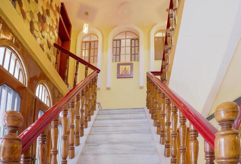 فندق Spot On Nanki Palace