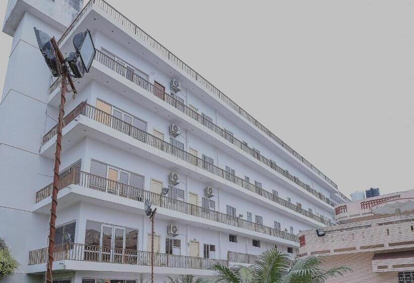 فندق Spot On Nanki Palace