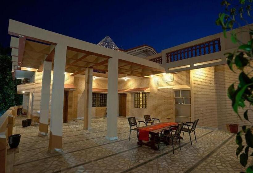 فندق Spot On Nanki Palace