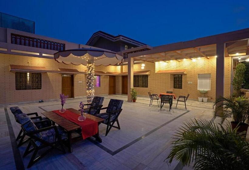 فندق Spot On Nanki Palace