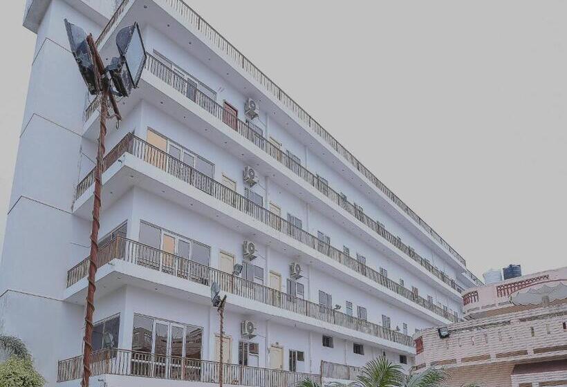 فندق Spot On Nanki Palace