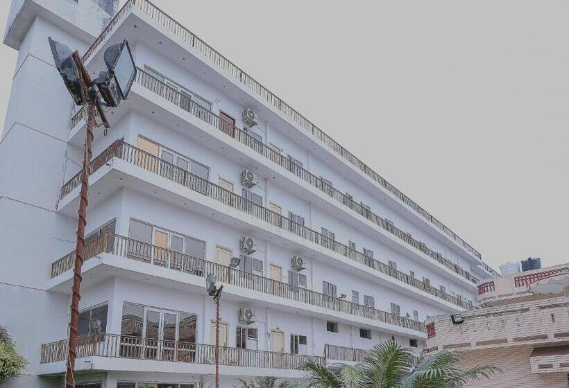 فندق Spot On Nanki Palace