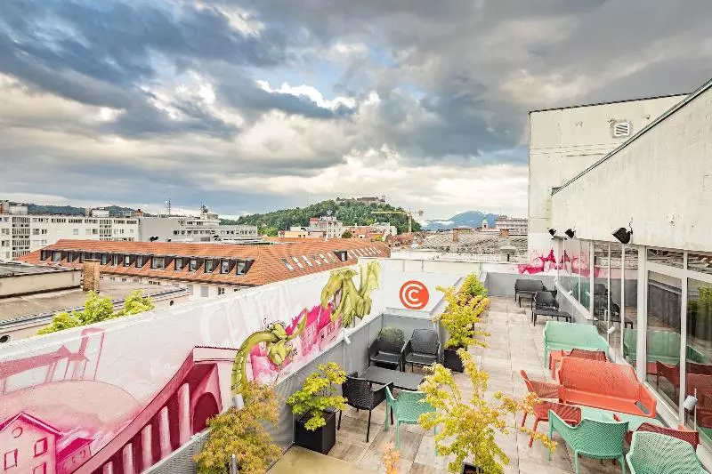 هتل کپسول Ibis Styles Ljubljana The Fuzzy Log