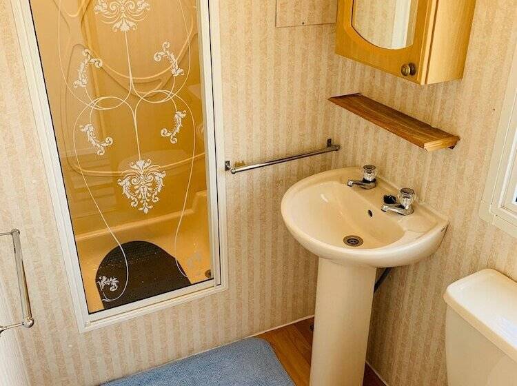 هتل Golden Sands Caravan Hire