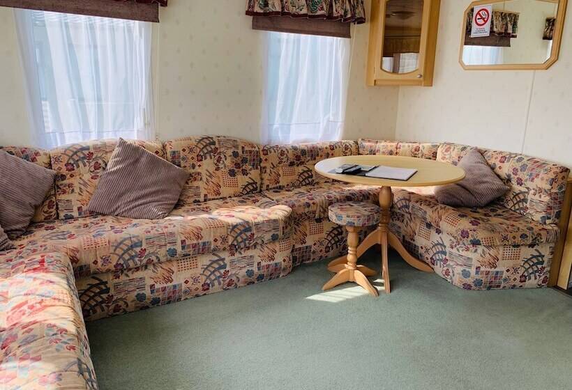 هتل Golden Sands Caravan Hire